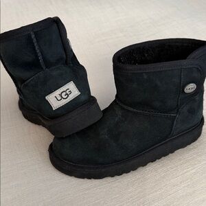 UGG Black youth size 2 Low boots